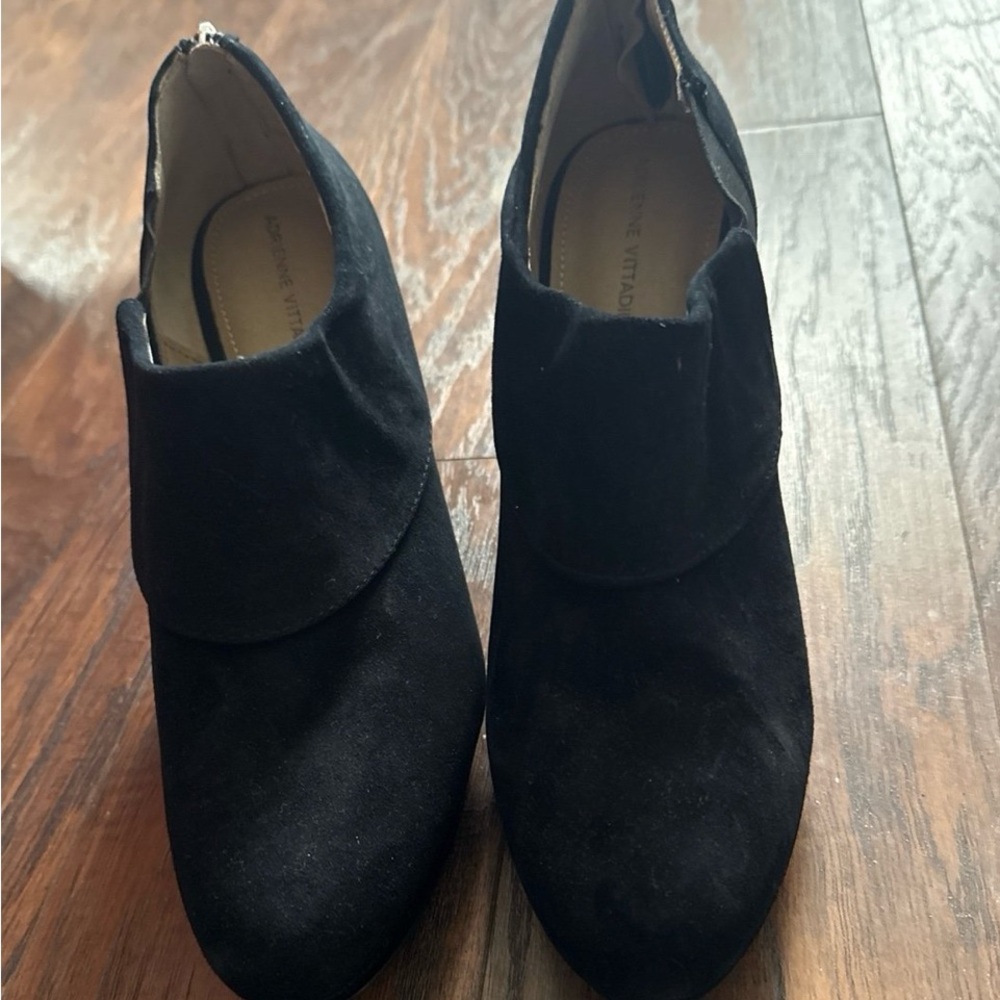 Adrienne Vittadini Black Ankle Booties Sleek Suede Design